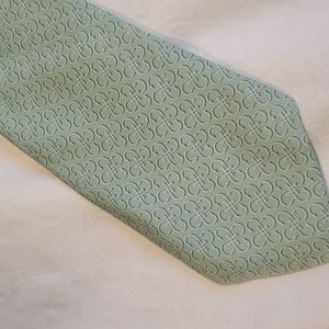 Green fish hook tie by Vineyard Vines